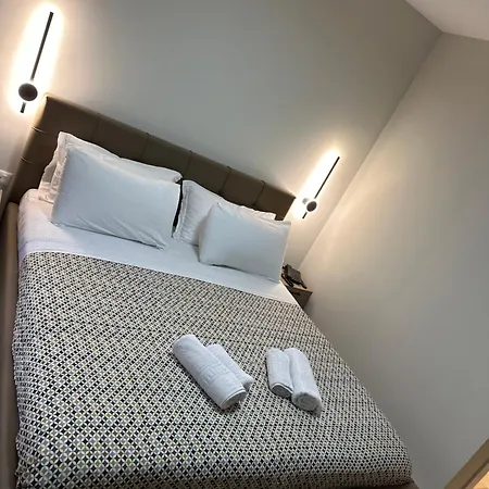 アパートホテル Comfort ポグラデツ